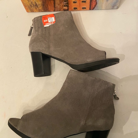 Bella Vita gray suede peep toe ankle boots various sizes NWT - Picture 5 of 8